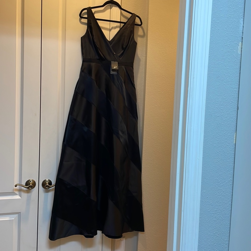 Adrianna Papell Black full length fabric combo ball gown, size 6.